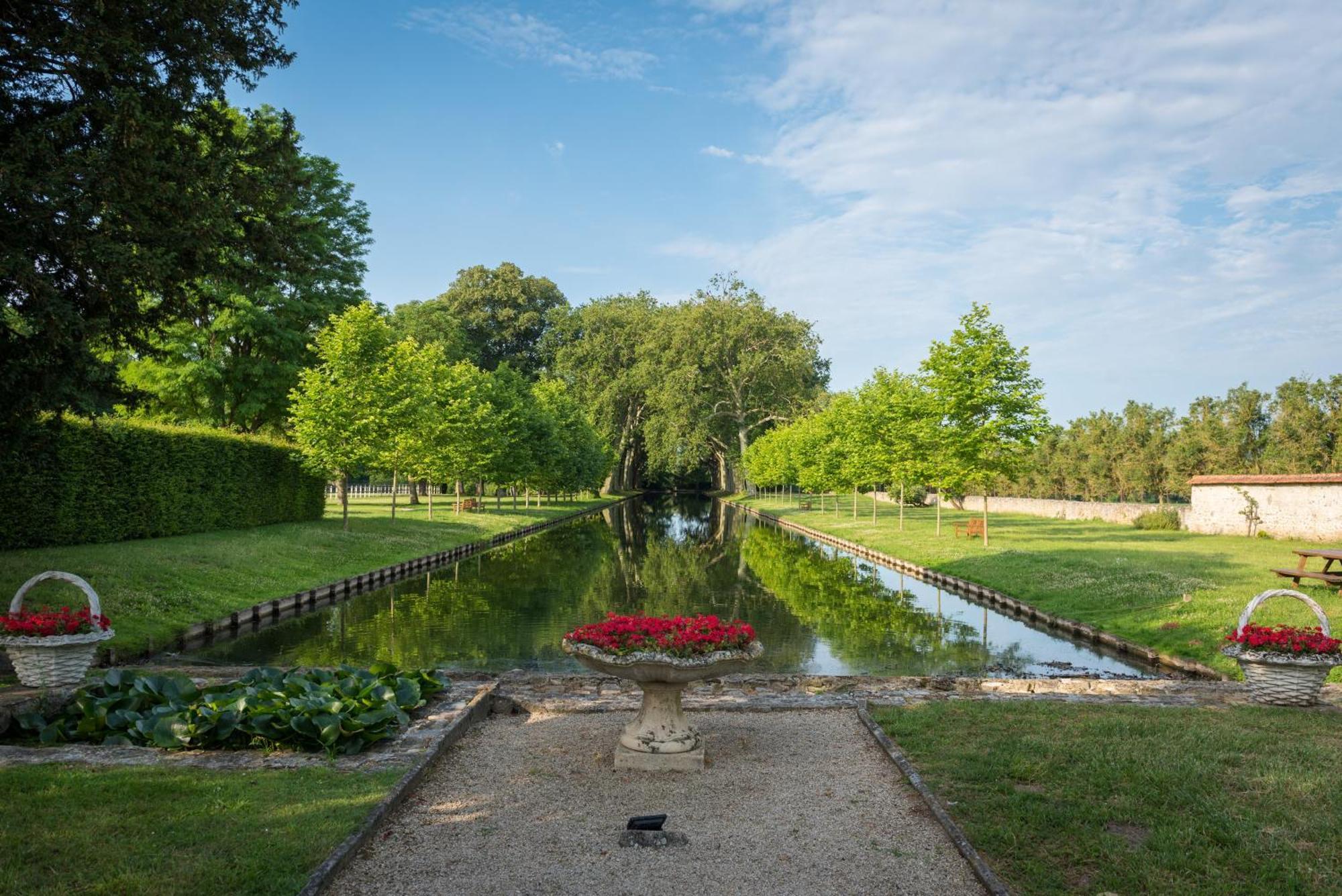 Chateau De Courcelles - Relais & Chateaux Exteriör bild